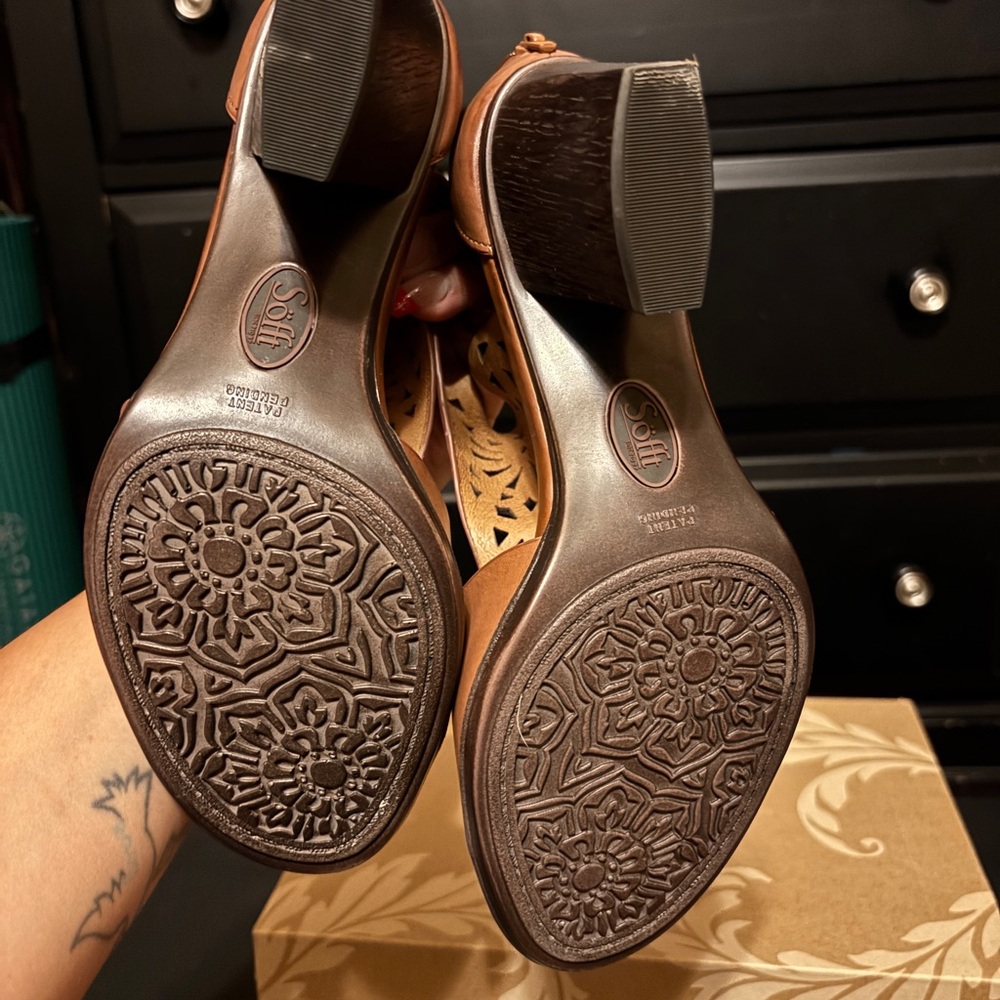 Sofft Cymbal Tan Leather Heels - Picture 6 of 7